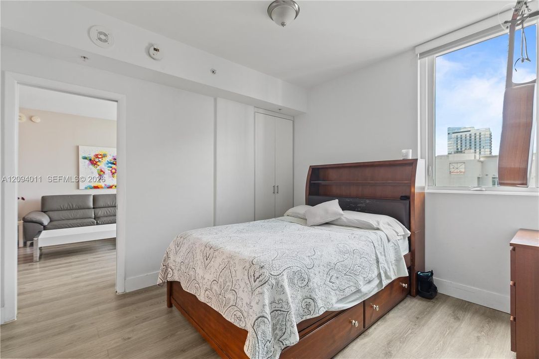Active With Contract: $470,000 (2 beds, 2 baths, 929 Square Feet)