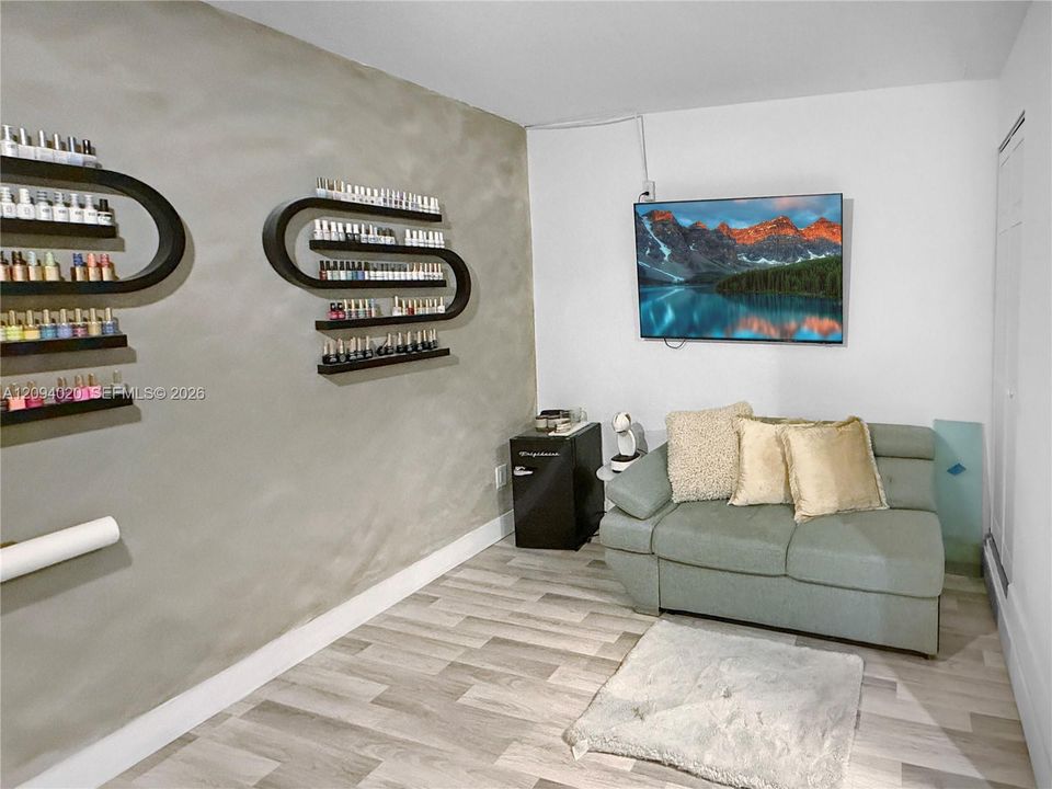 For Sale: $939,000 (4 beds, 2 baths, 2515 Square Feet)