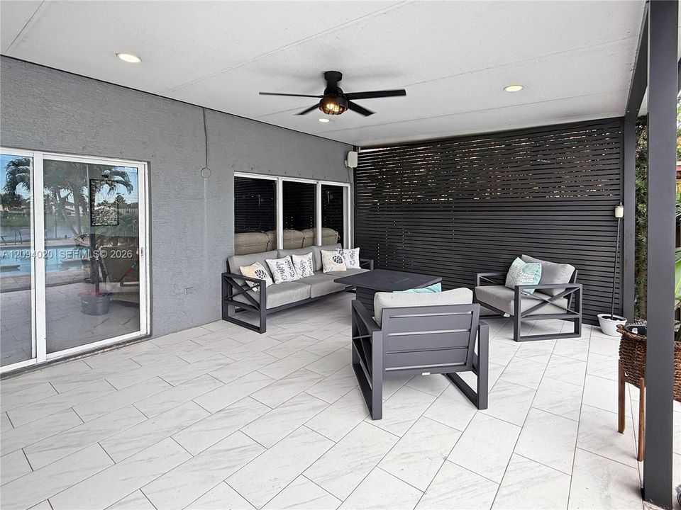 For Sale: $939,000 (4 beds, 2 baths, 2515 Square Feet)