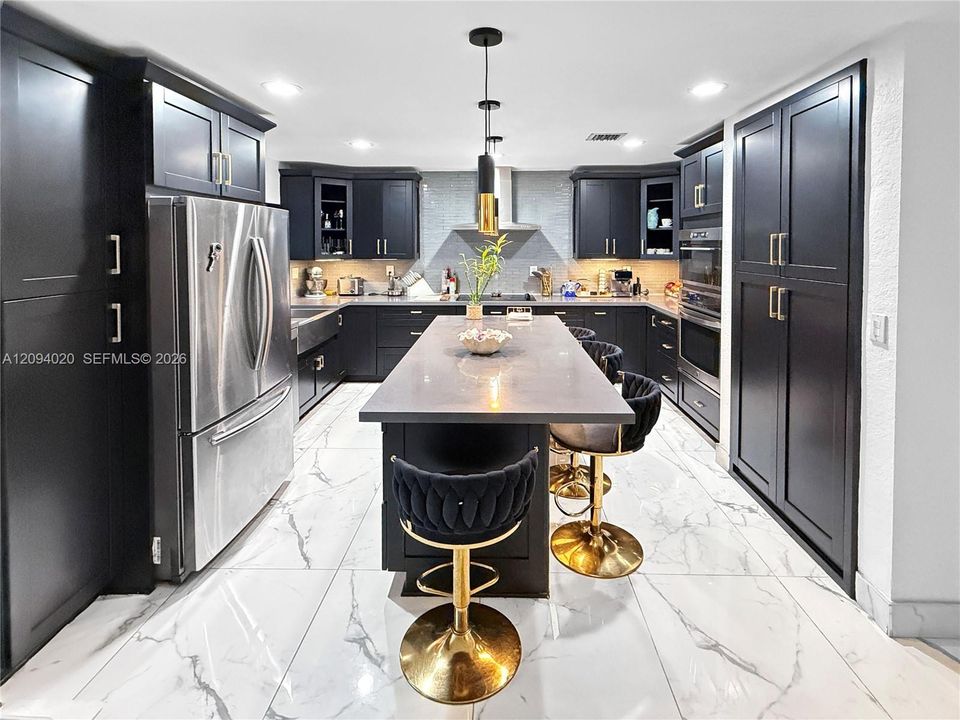 For Sale: $939,000 (4 beds, 2 baths, 2515 Square Feet)