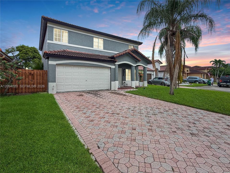 For Sale: $939,000 (4 beds, 2 baths, 2515 Square Feet)