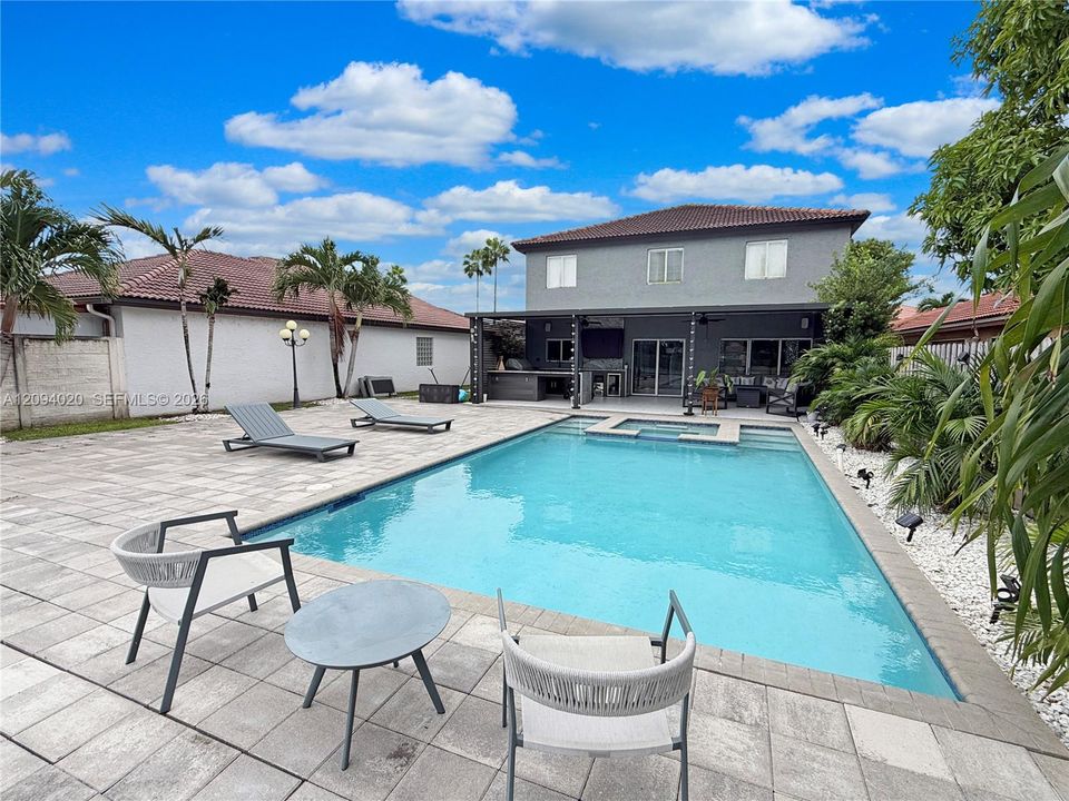 For Sale: $939,000 (4 beds, 2 baths, 2515 Square Feet)