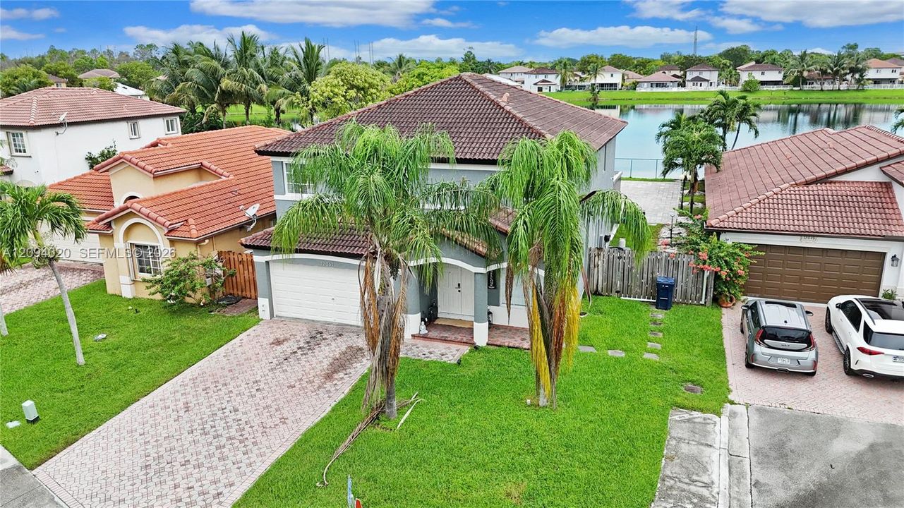 For Sale: $939,000 (4 beds, 2 baths, 2515 Square Feet)