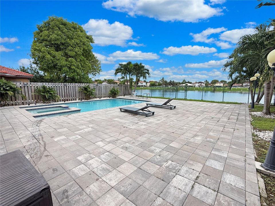 For Sale: $939,000 (4 beds, 2 baths, 2515 Square Feet)