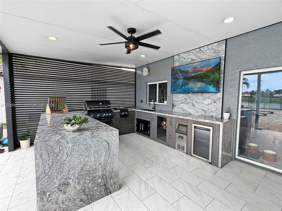 For Sale: $939,000 (4 beds, 2 baths, 2515 Square Feet)