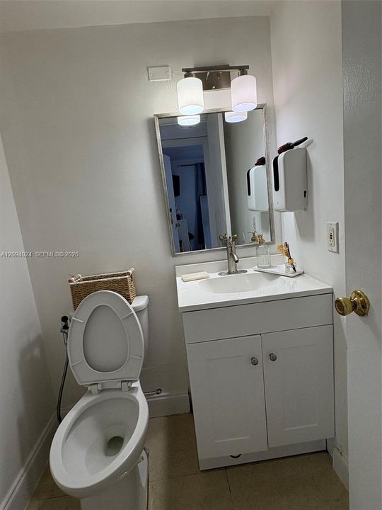 For Rent: $1,750 (1 beds, 1 baths, 703 Square Feet)