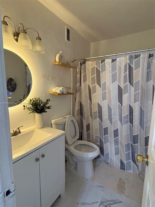 For Rent: $1,750 (1 beds, 1 baths, 703 Square Feet)