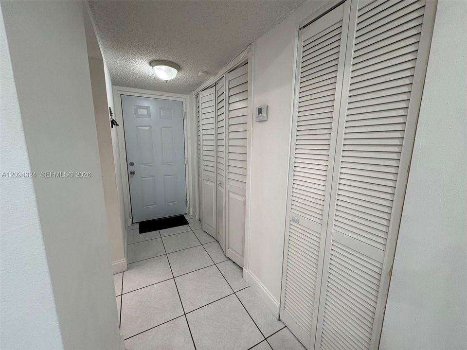 For Rent: $1,750 (1 beds, 1 baths, 703 Square Feet)