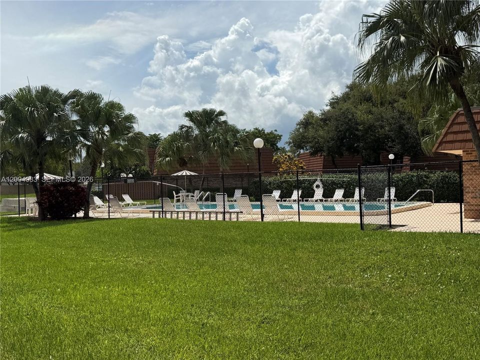 For Sale: $375,000 (2 beds, 2 baths, 1264 Square Feet)