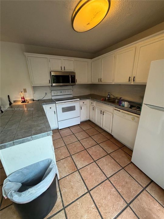 For Sale: $375,000 (2 beds, 2 baths, 1264 Square Feet)