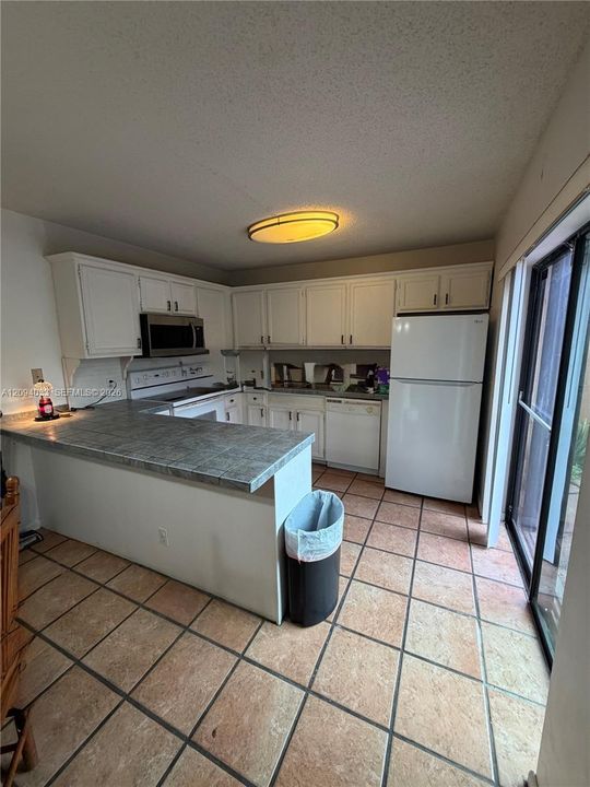For Sale: $375,000 (2 beds, 2 baths, 1264 Square Feet)