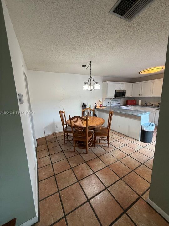 For Sale: $375,000 (2 beds, 2 baths, 1264 Square Feet)