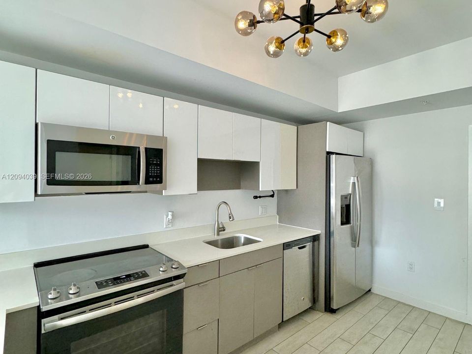 出租: $3,000 (1 贝兹, 1 浴室, 605 平方英尺)