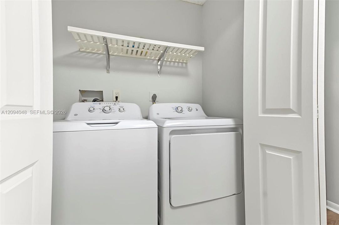 For Rent: $2,200 (2 beds, 2 baths, 1096 Square Feet)