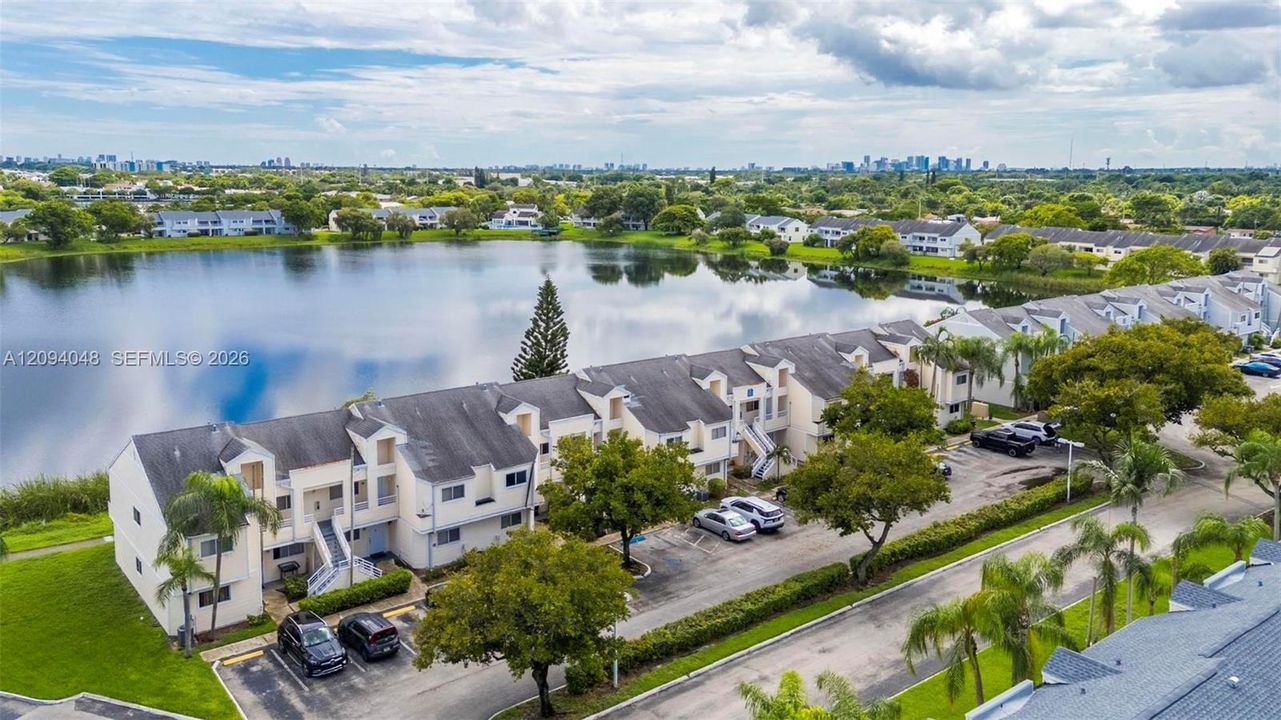 For Rent: $2,200 (2 beds, 2 baths, 1096 Square Feet)