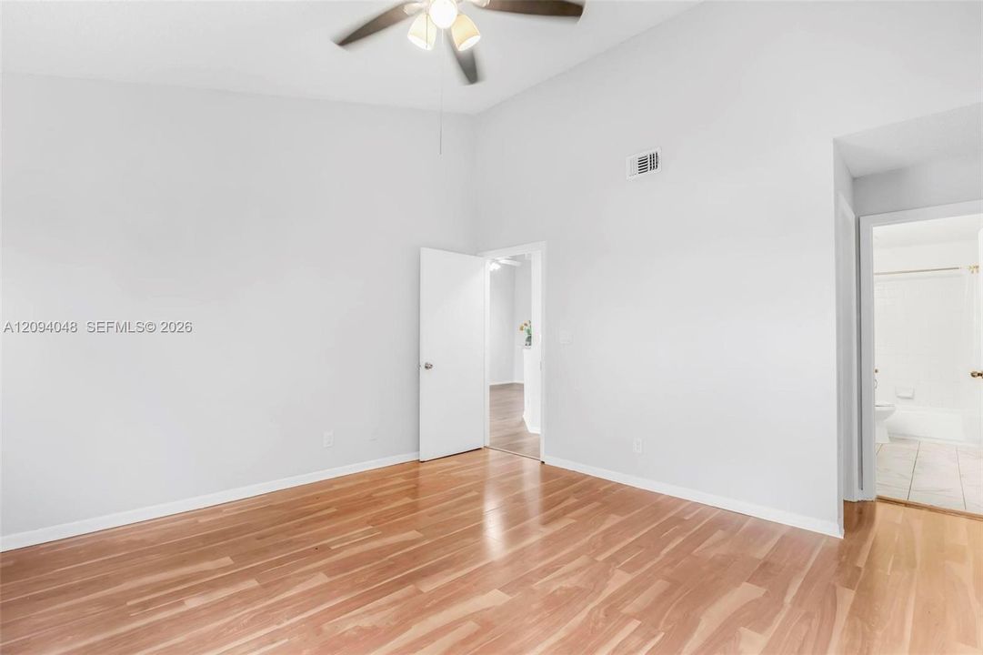 For Rent: $2,200 (2 beds, 2 baths, 1096 Square Feet)