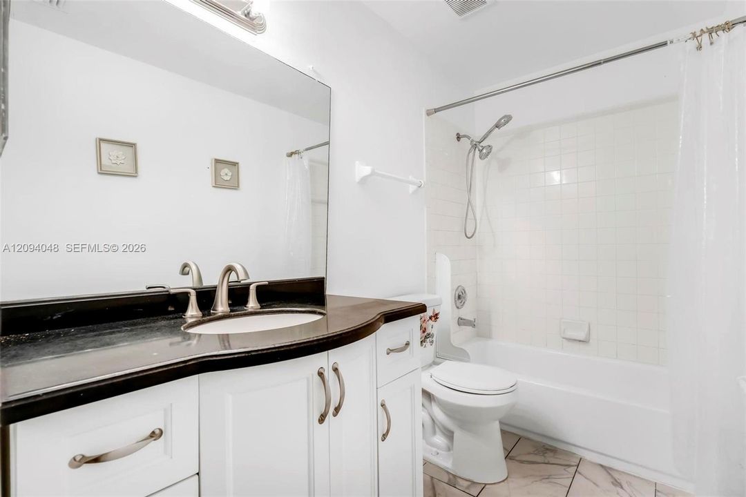 For Rent: $2,200 (2 beds, 2 baths, 1096 Square Feet)