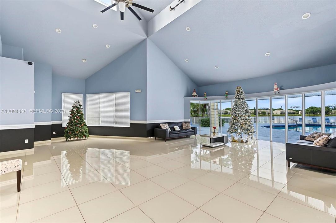 For Rent: $2,200 (2 beds, 2 baths, 1096 Square Feet)