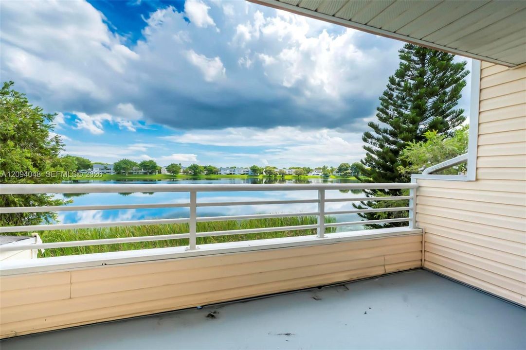 For Rent: $2,200 (2 beds, 2 baths, 1096 Square Feet)