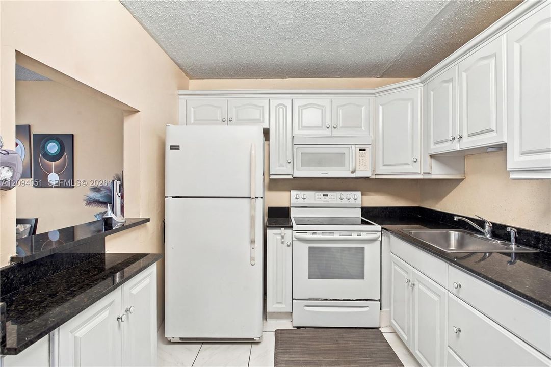 На продажу: $125,000 (1 спален, 1 ванн, 630 Квадратных фут)