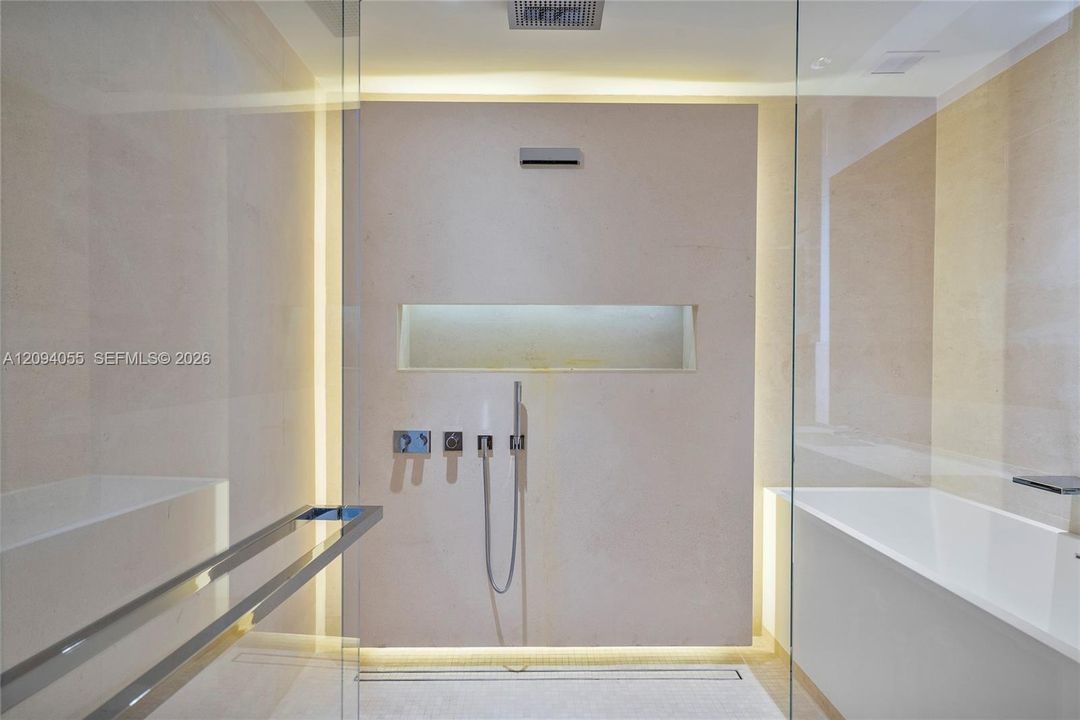 En Venta: $5,995,000 (2 camas, 2 baños, 1942 Pies cuadrados)