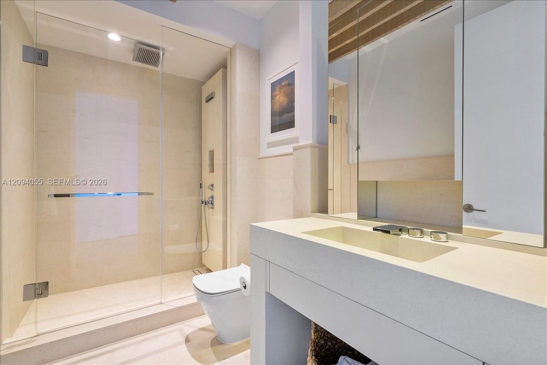 En Venta: $5,995,000 (2 camas, 2 baños, 1942 Pies cuadrados)