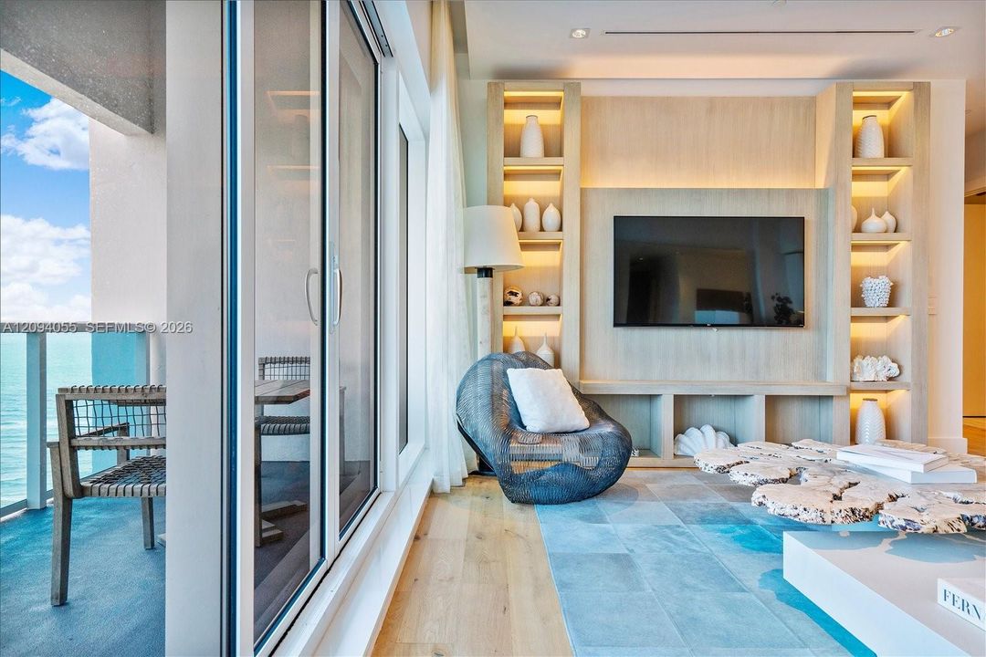 En Venta: $5,995,000 (2 camas, 2 baños, 1942 Pies cuadrados)