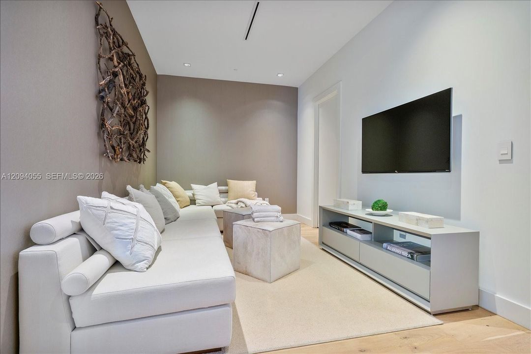 En Venta: $5,995,000 (2 camas, 2 baños, 1942 Pies cuadrados)