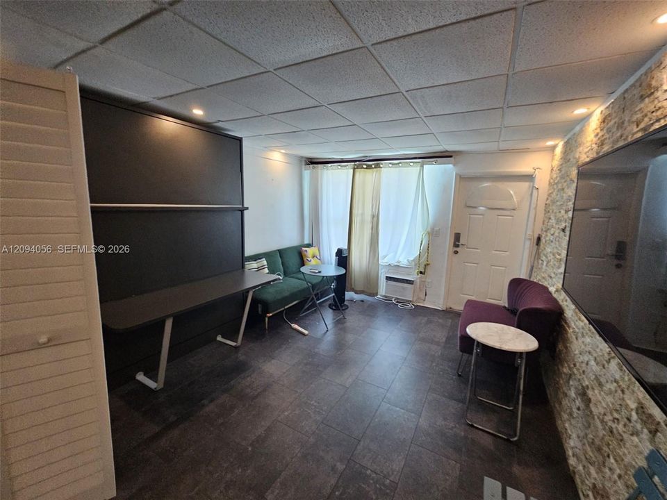 В аренду: $1,500 (0 спален, 1 ванн, 399 Квадратных фут)