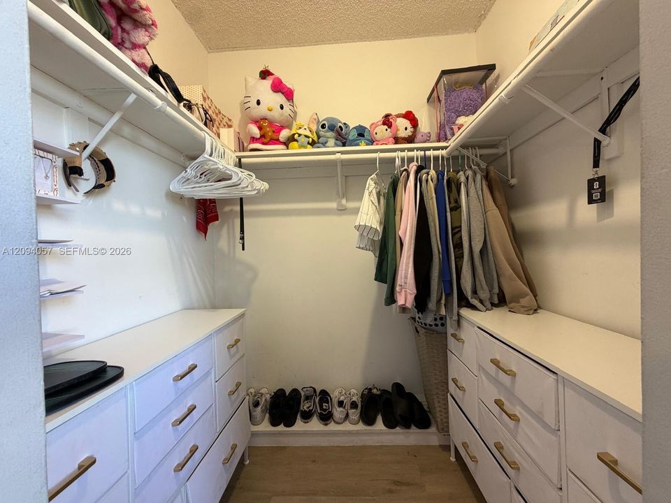 For Sale: $285,000 (2 beds, 2 baths, 1014 Square Feet)