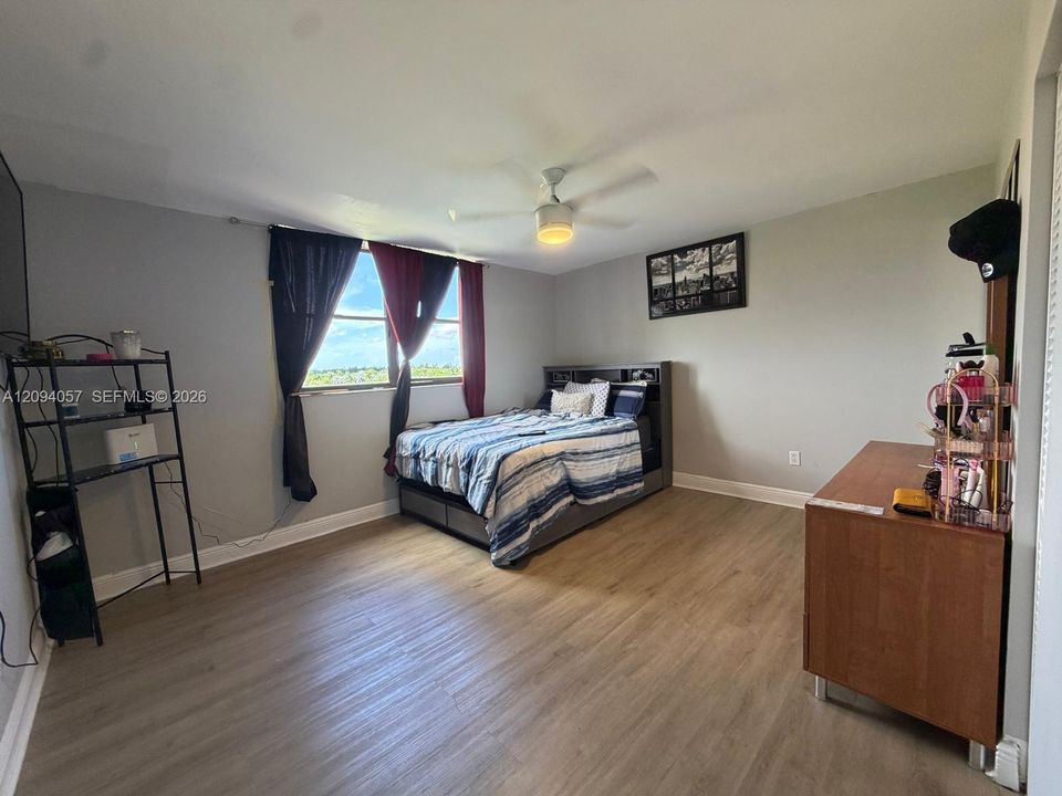 For Sale: $285,000 (2 beds, 2 baths, 1014 Square Feet)
