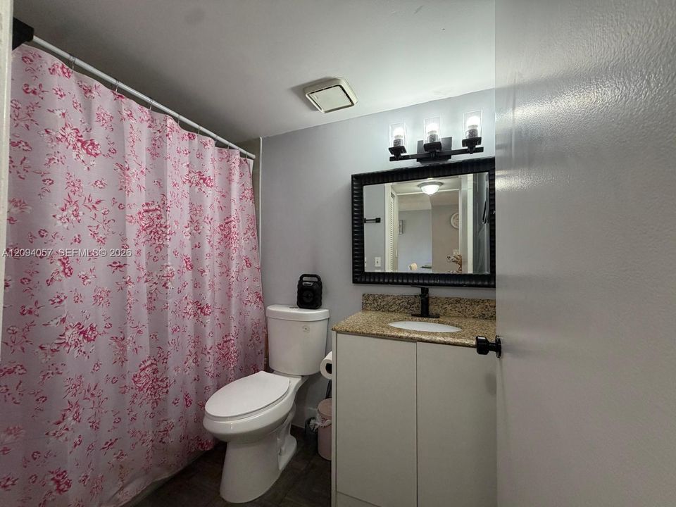 For Sale: $285,000 (2 beds, 2 baths, 1014 Square Feet)