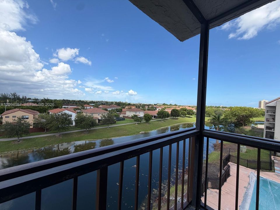 For Sale: $285,000 (2 beds, 2 baths, 1014 Square Feet)