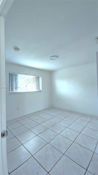 For Rent: $1,850 (1 beds, 1 baths, 600 Square Feet)