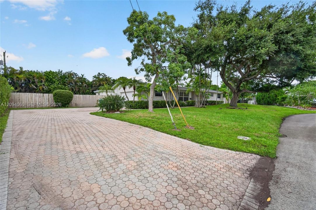 En Venta: $745,000 (3 camas, 2 baños, 2036 Pies cuadrados)