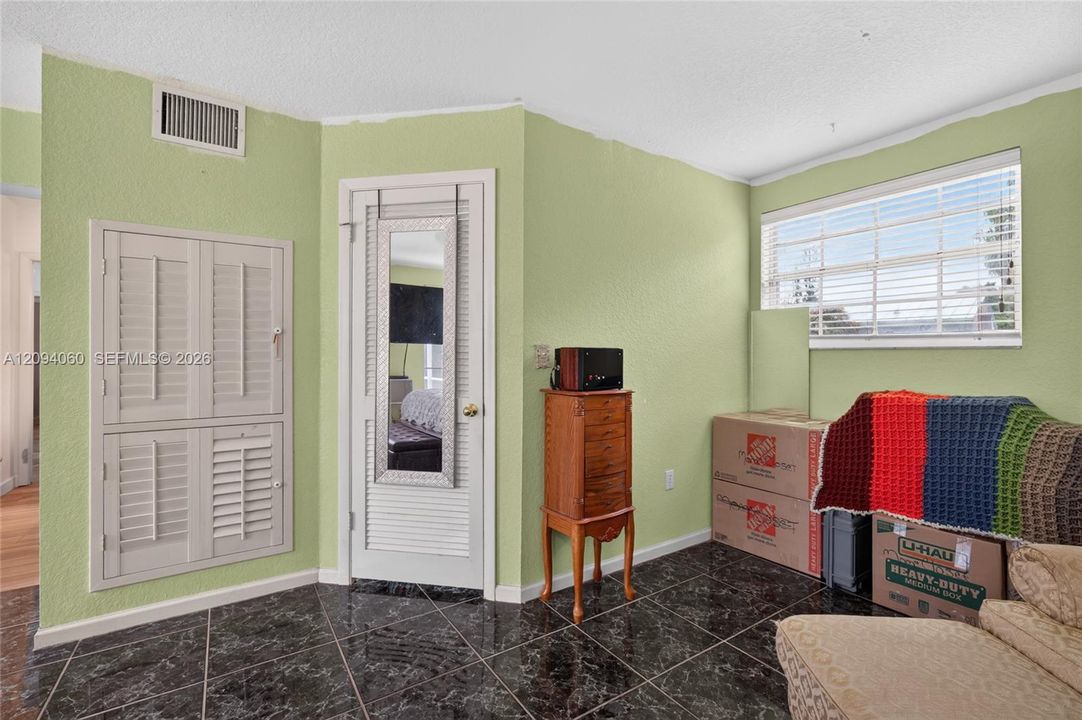 En Venta: $745,000 (3 camas, 2 baños, 2036 Pies cuadrados)