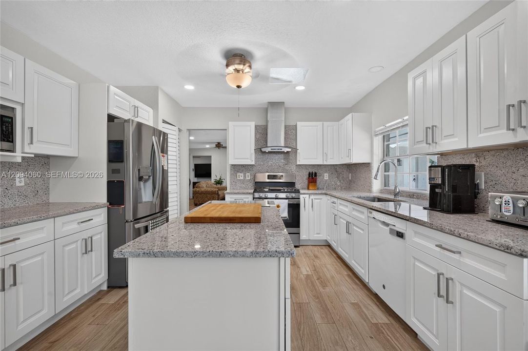 En Venta: $745,000 (3 camas, 2 baños, 2036 Pies cuadrados)