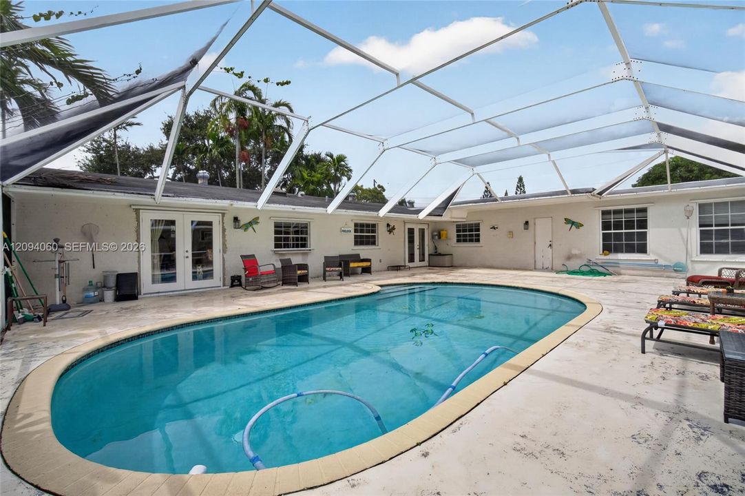 En Venta: $745,000 (3 camas, 2 baños, 2036 Pies cuadrados)