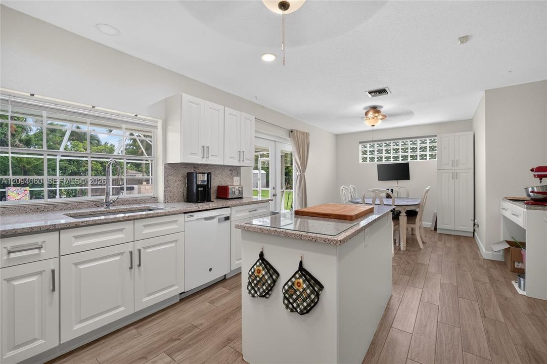 En Venta: $745,000 (3 camas, 2 baños, 2036 Pies cuadrados)