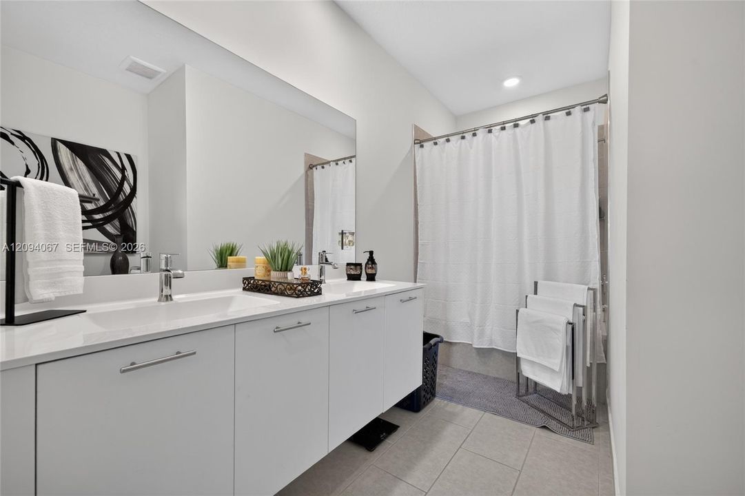 En Venta: $539,000 (2 camas, 2 baños, 1124 Pies cuadrados)