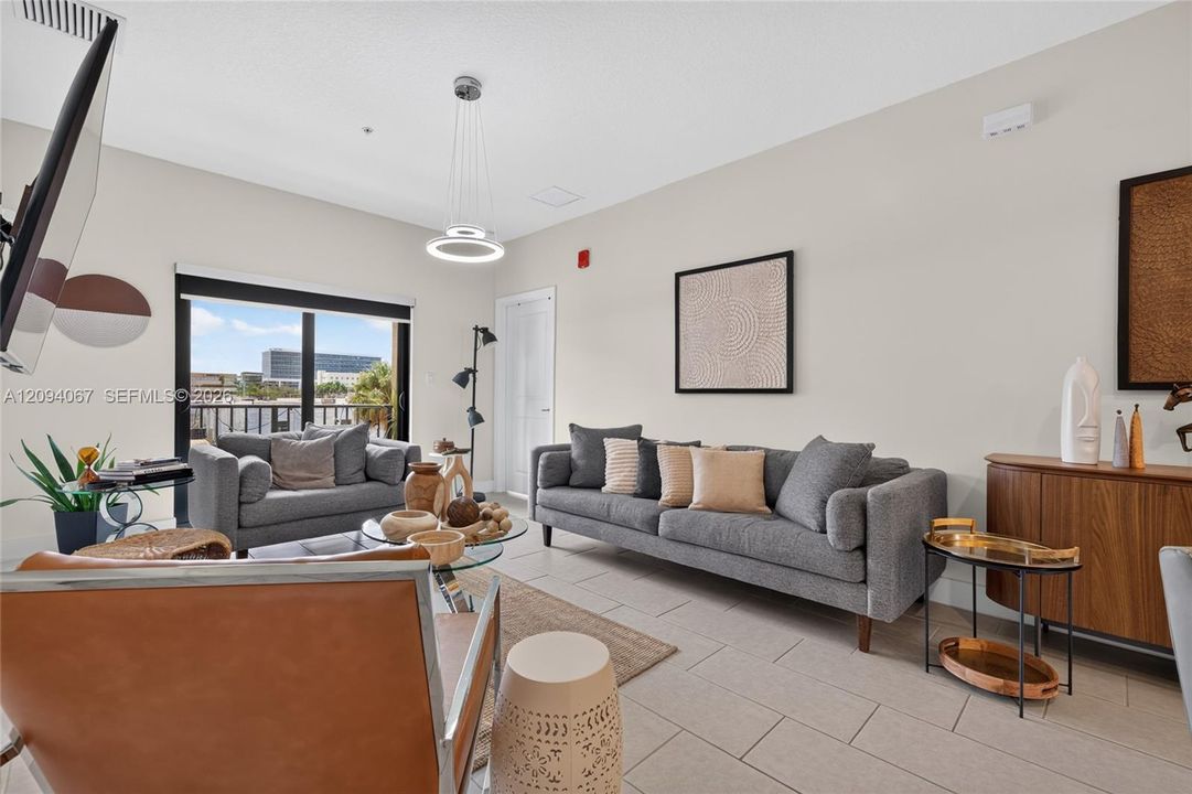 En Venta: $539,000 (2 camas, 2 baños, 1124 Pies cuadrados)
