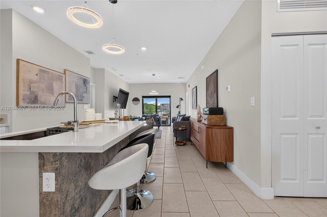 En Venta: $539,000 (2 camas, 2 baños, 1124 Pies cuadrados)