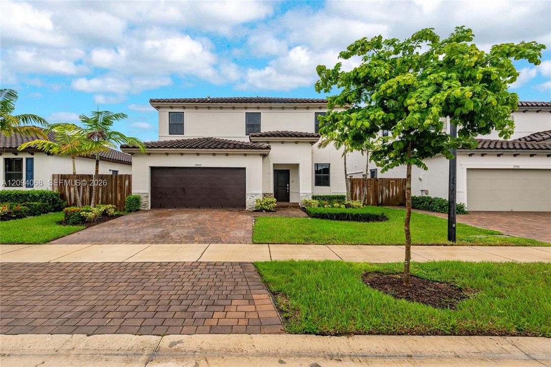En Venta: $664,900 (5 camas, 3 baños, 2640 Pies cuadrados)