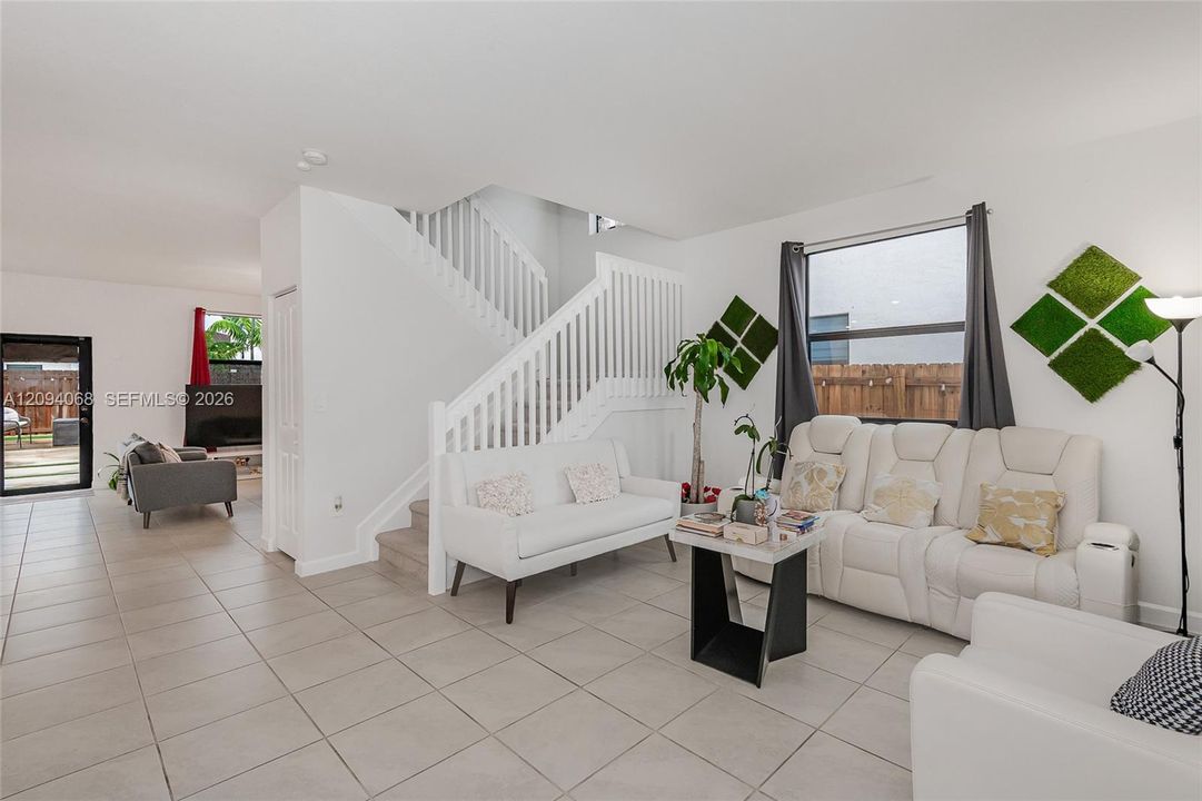 En Venta: $664,900 (5 camas, 3 baños, 2640 Pies cuadrados)
