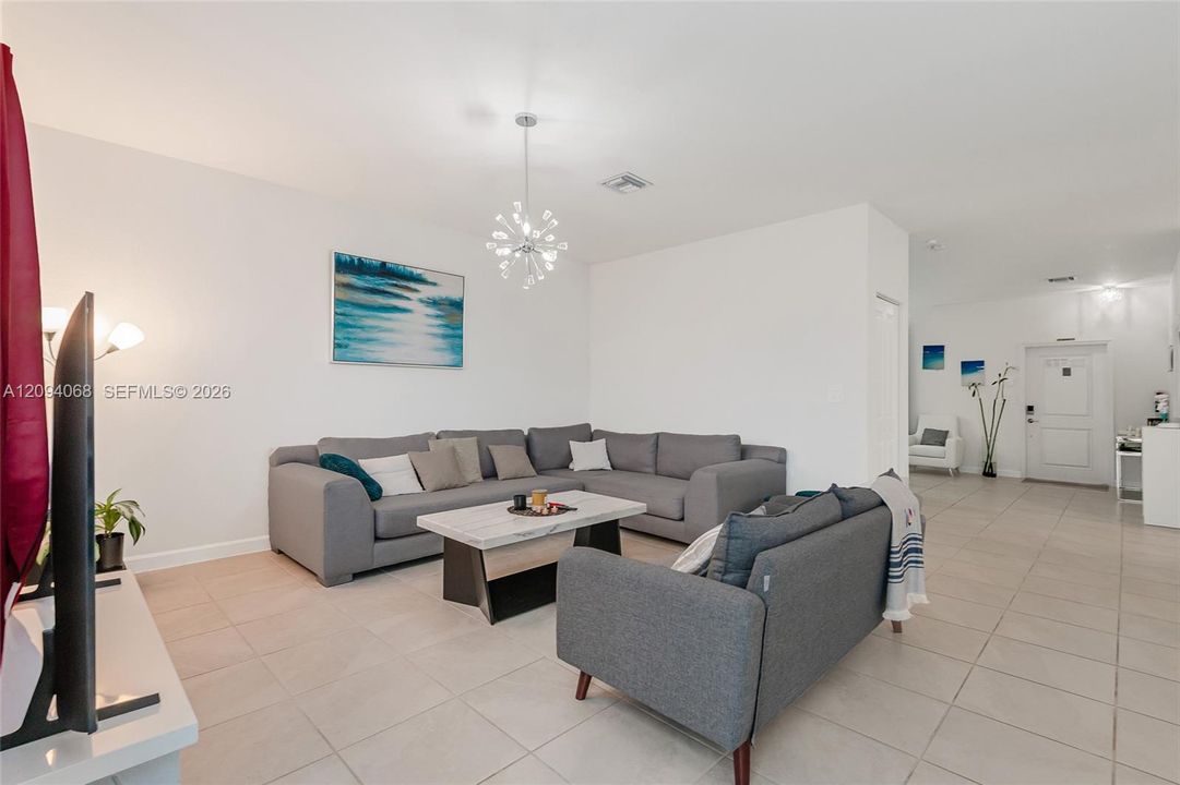 En Venta: $664,900 (5 camas, 3 baños, 2640 Pies cuadrados)