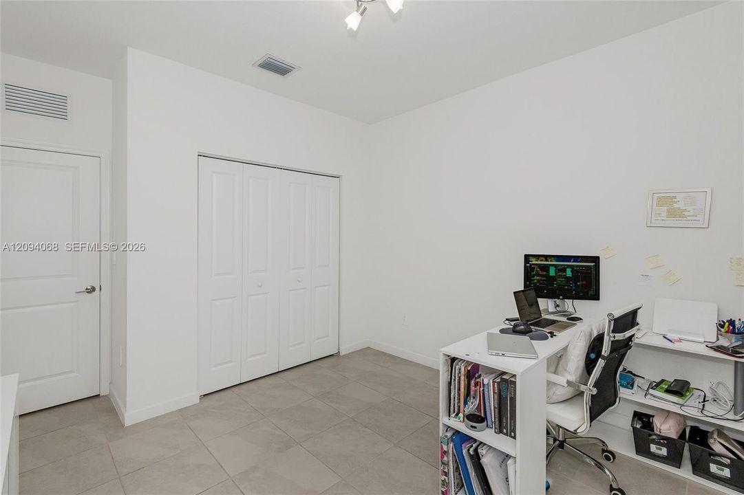 En Venta: $664,900 (5 camas, 3 baños, 2640 Pies cuadrados)