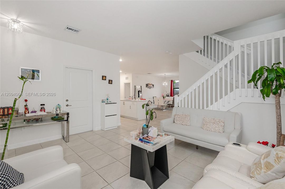 En Venta: $664,900 (5 camas, 3 baños, 2640 Pies cuadrados)