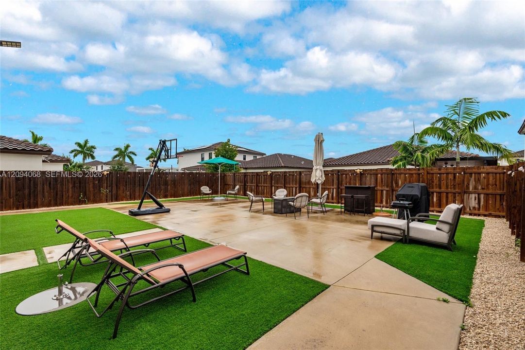 En Venta: $664,900 (5 camas, 3 baños, 2640 Pies cuadrados)
