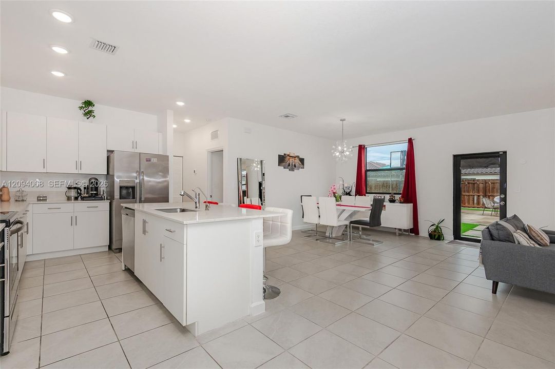 En Venta: $664,900 (5 camas, 3 baños, 2640 Pies cuadrados)