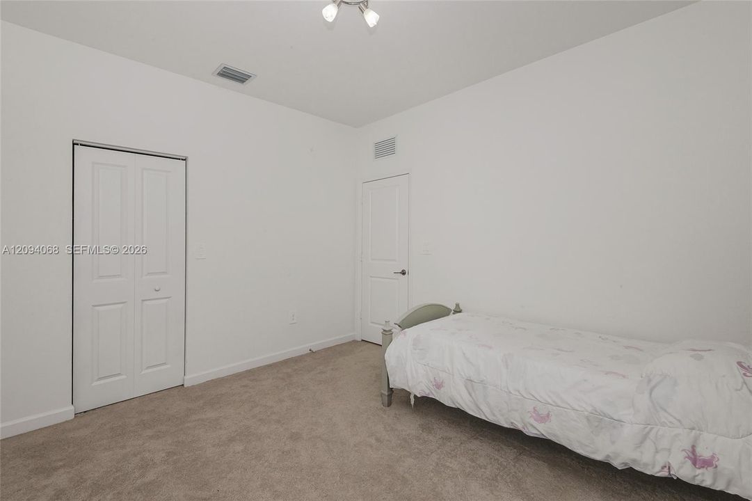 En Venta: $664,900 (5 camas, 3 baños, 2640 Pies cuadrados)
